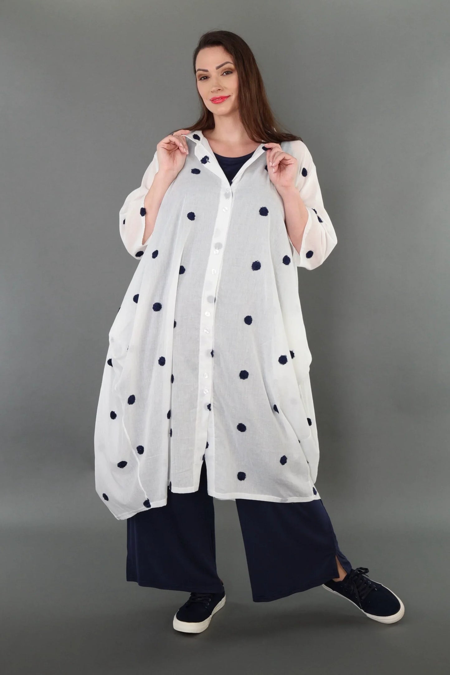 AKH Premium 7117 Bluse, Weiß/Dunkelblau