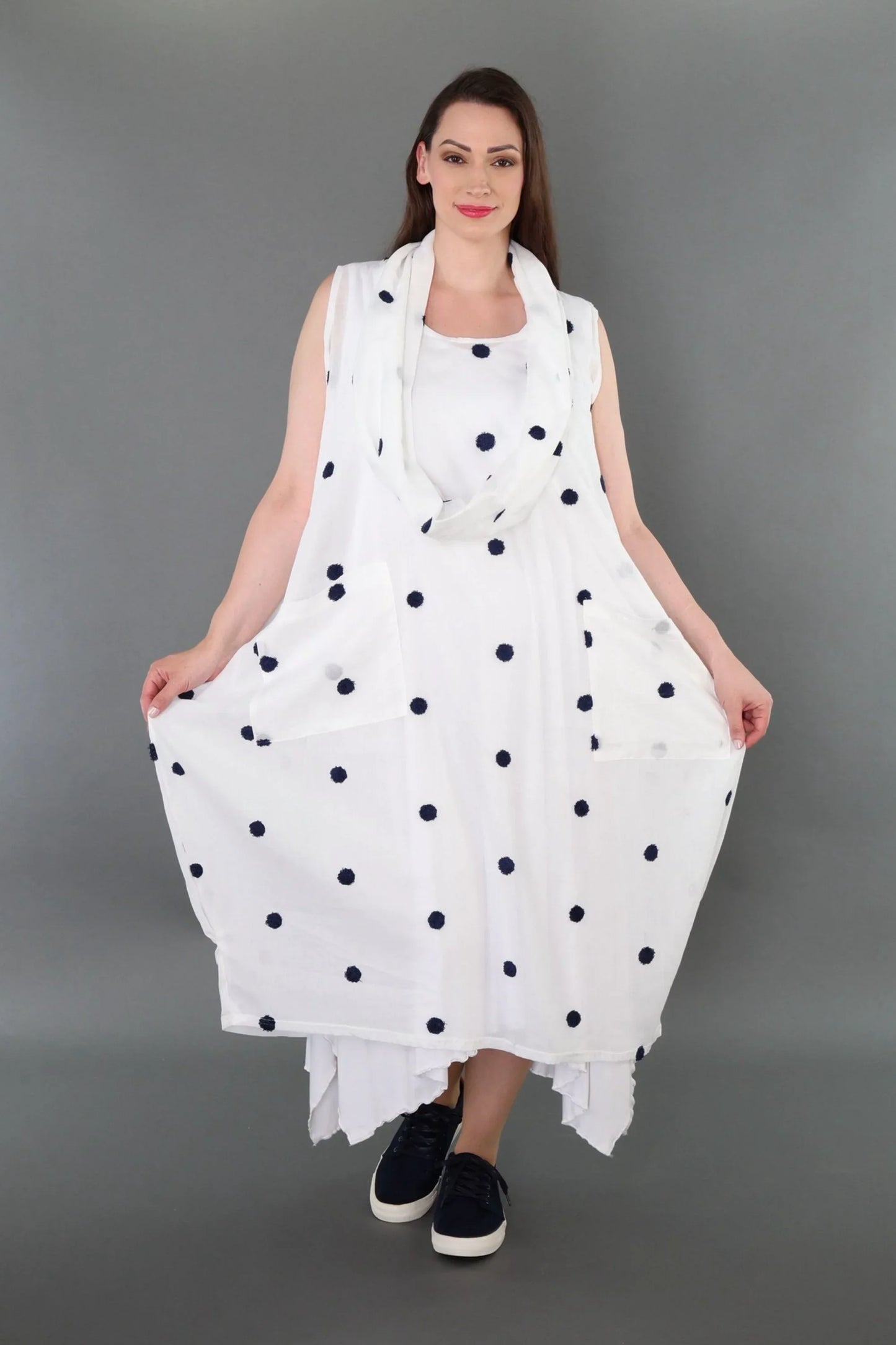 AKH Premium 7118 Kleid, Weiß/Dunkelblau