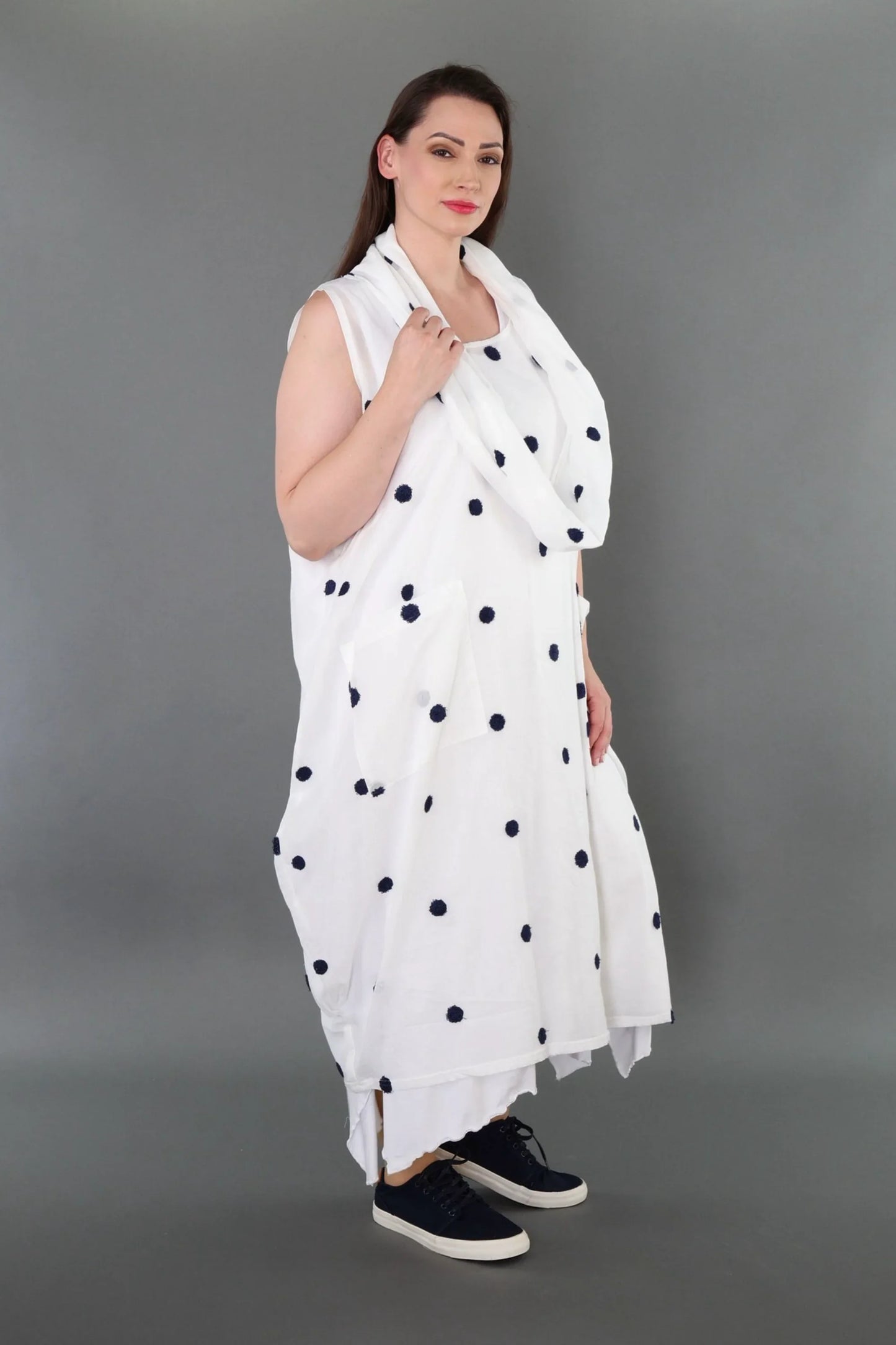 AKH Premium 7118 Kleid, Weiß/Dunkelblau