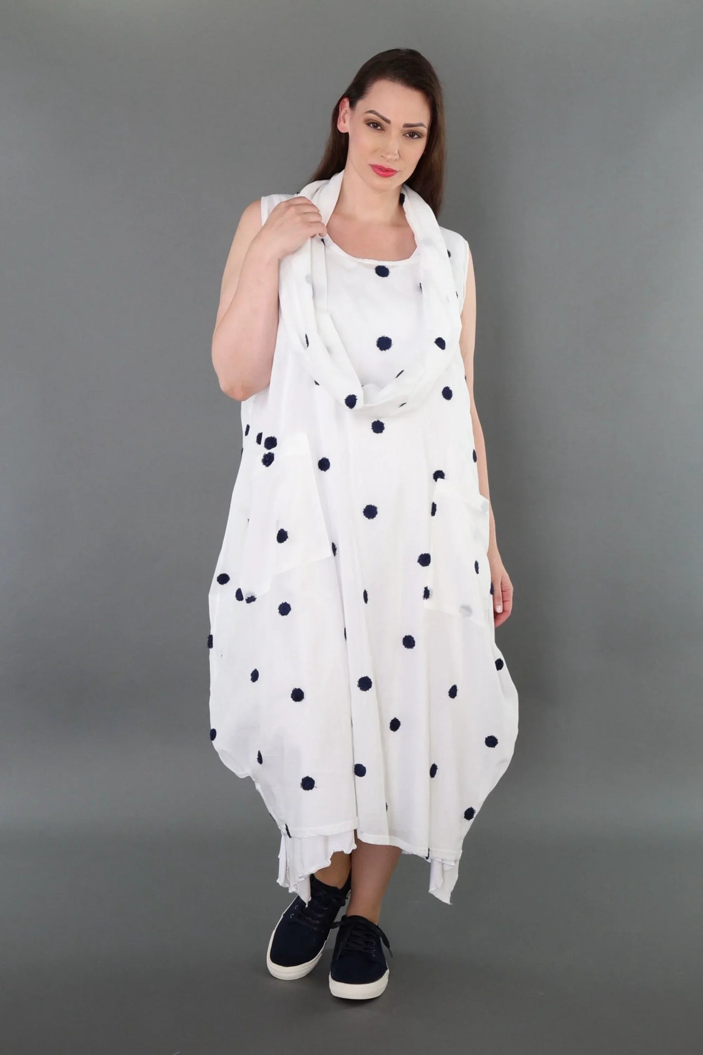 AKH Premium 7118 Kleid, Weiß/Dunkelblau