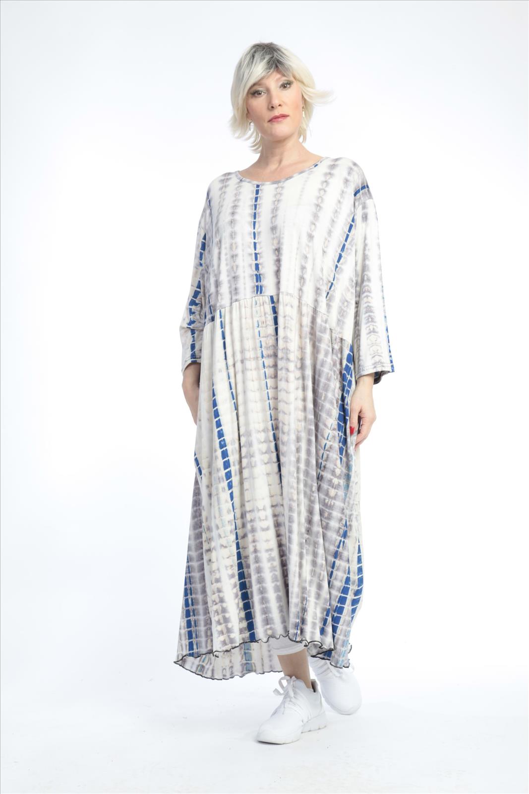 Summer dress in the shape of jersey quality, batik in taupe blue