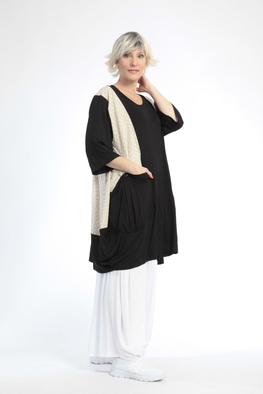 Summer shirt in balloon shape made of airy poplin quality, Baali in black-beige