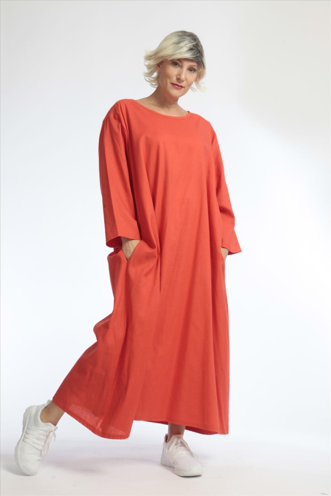 Summer dress in balloon shape made of fine linen look quality, Softy in red