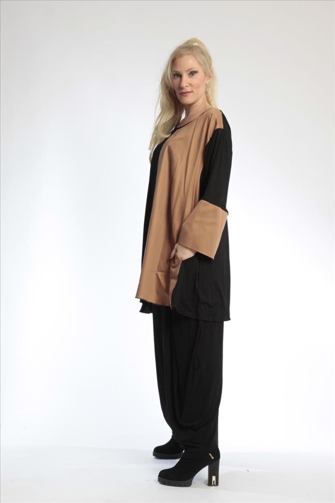 Everyday big shirt in A-shape made of jersey quality, sateen in black-cognac