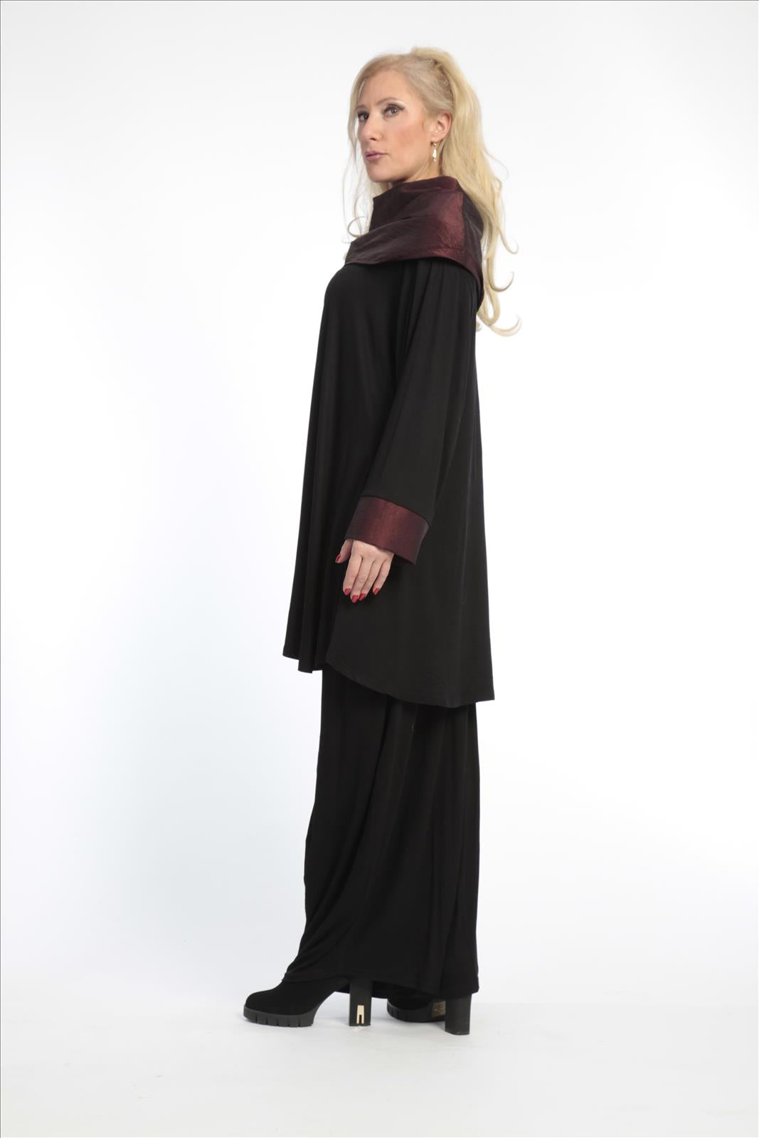 Everyday big shirt in A-shape made of taffeta quality, taffeta in black-burgundy