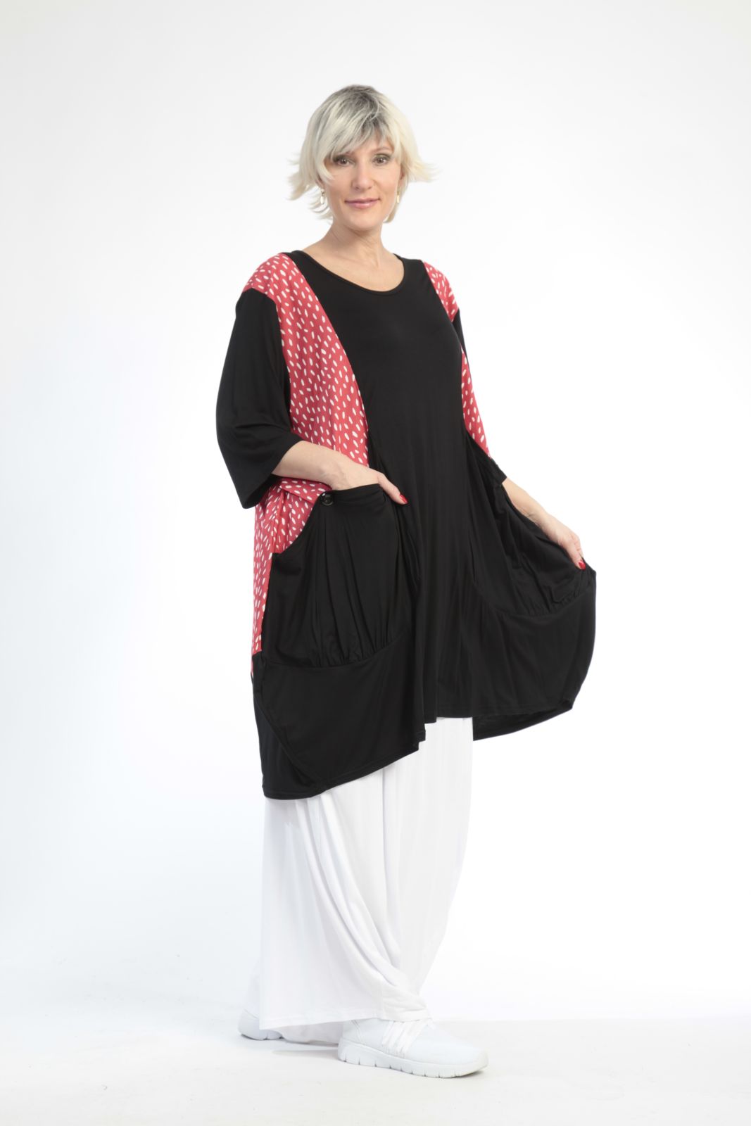Summer shirt in balloon shape made of airy poplin quality, Baali in black and red