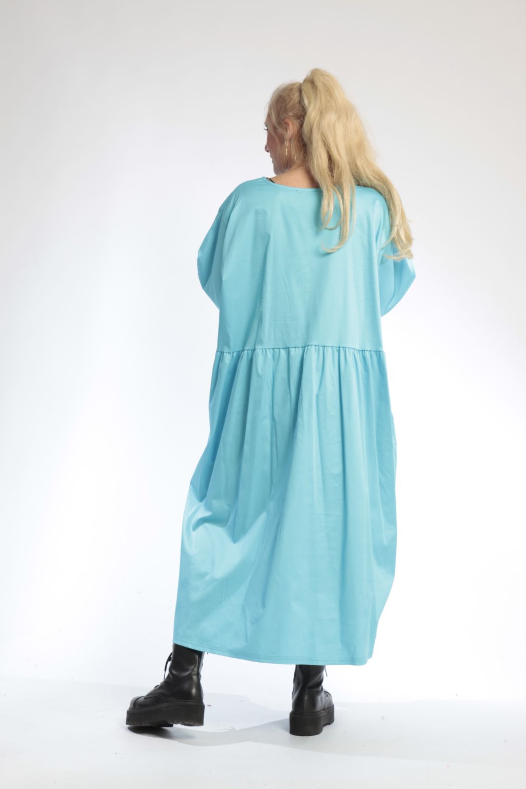 Everyday dress in the shape of satin quality, sateen in turquoise