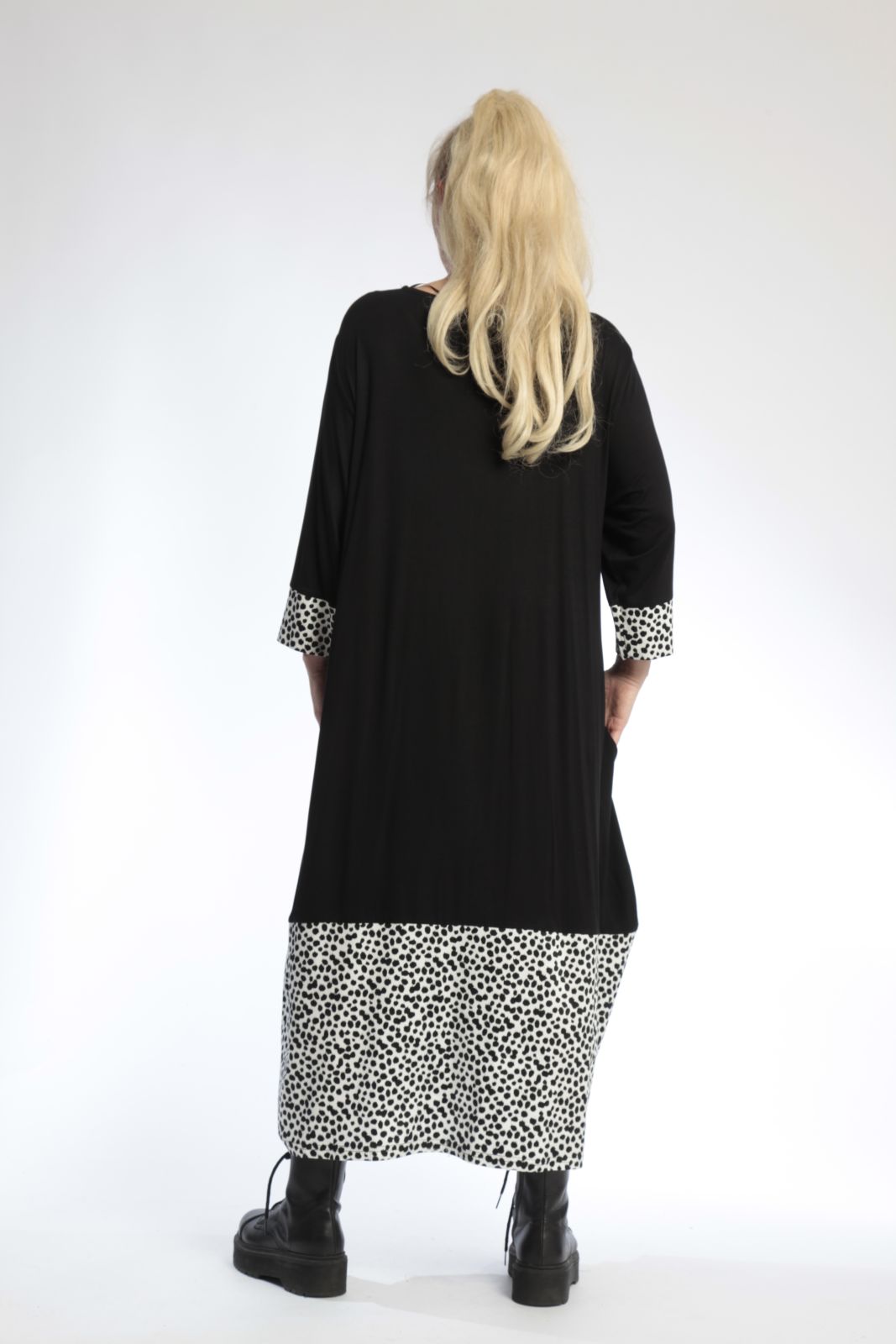 Summer coat in balloon shape made of jersey quality, Bon in black and white