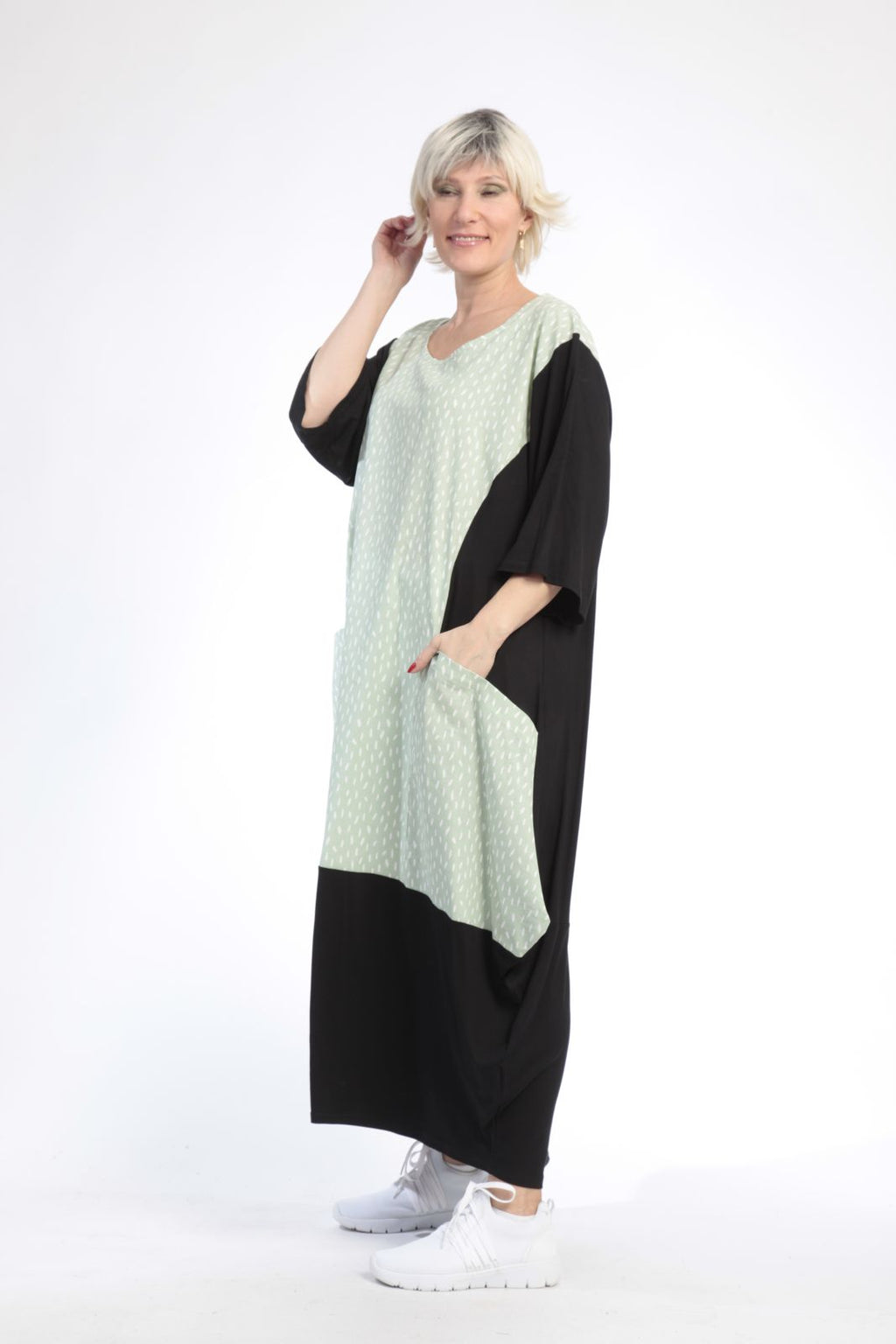 Summer dress in balloon shape made of airy poplin quality, Baali in black and light green