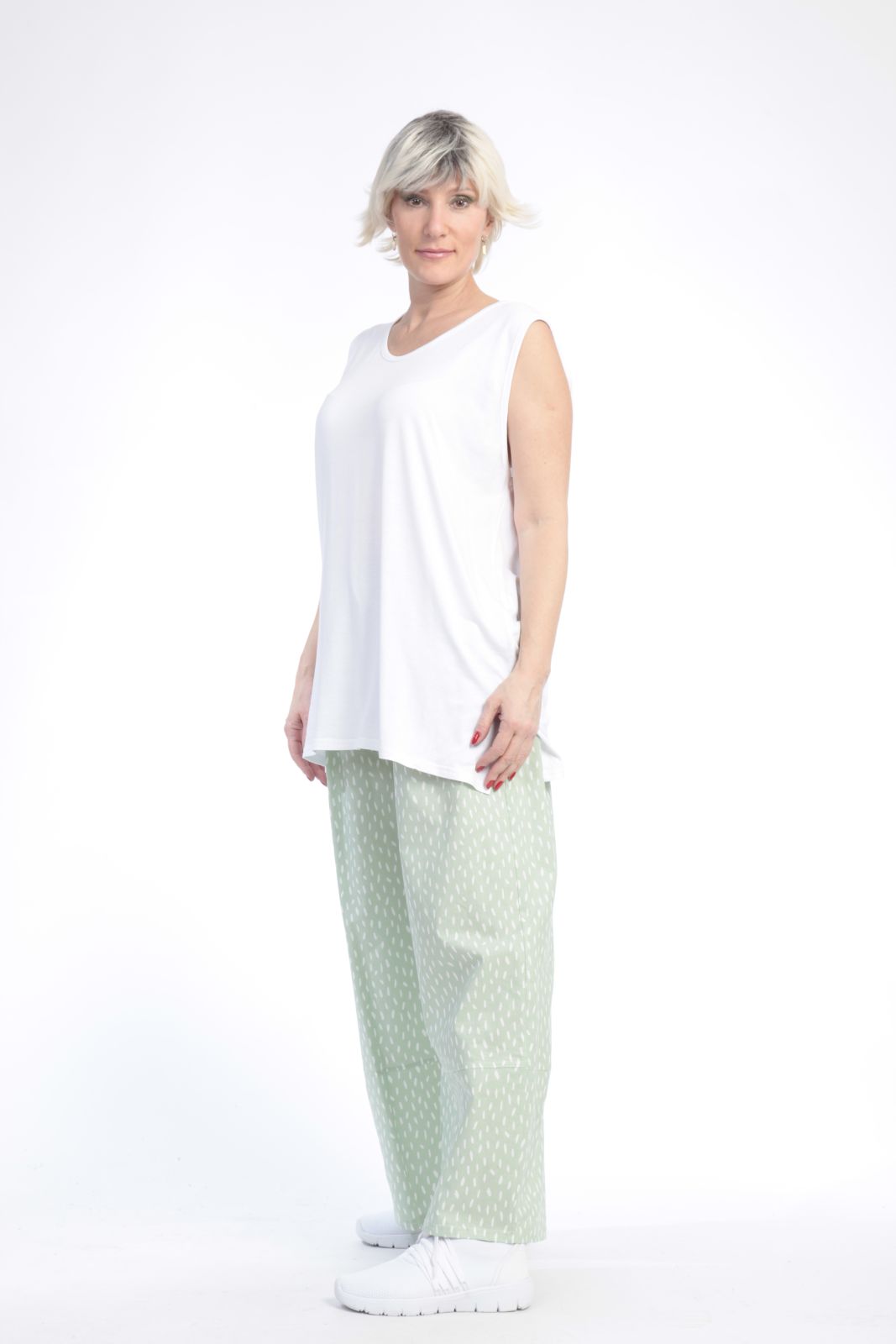 Summer trousers in a straight shape made of airy poplin quality, Baali in light green