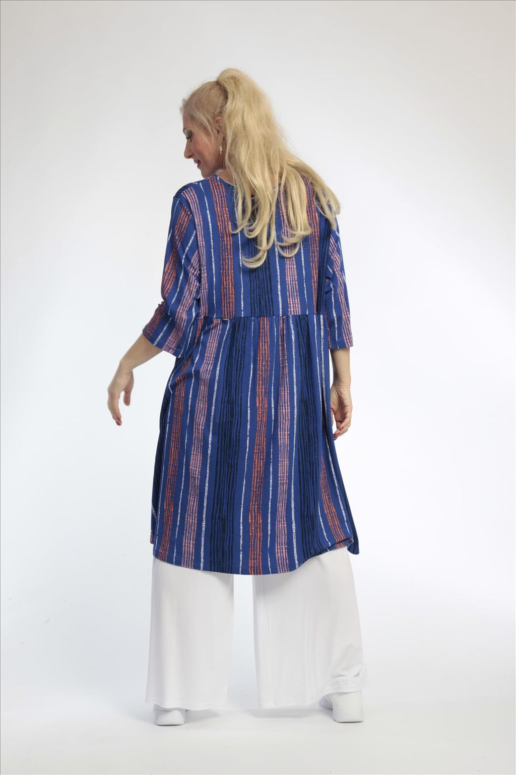Sommer Shirt in Vokuhila Form aus weicher Jersey Qualität, Florida in Royalblau-Multi