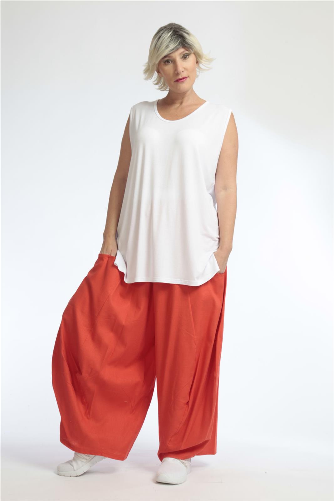 Summer trousers in balloon shape made of fine linen look quality, Softy in red