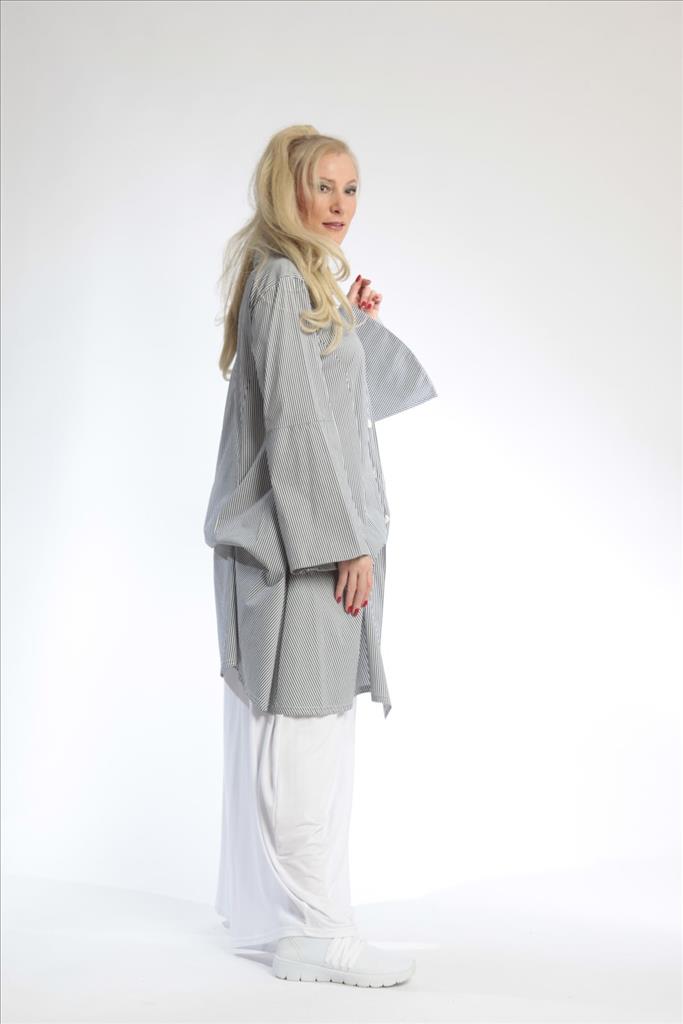 Summer blouse in a straight shape made of poplin quality, poplin in anthra white