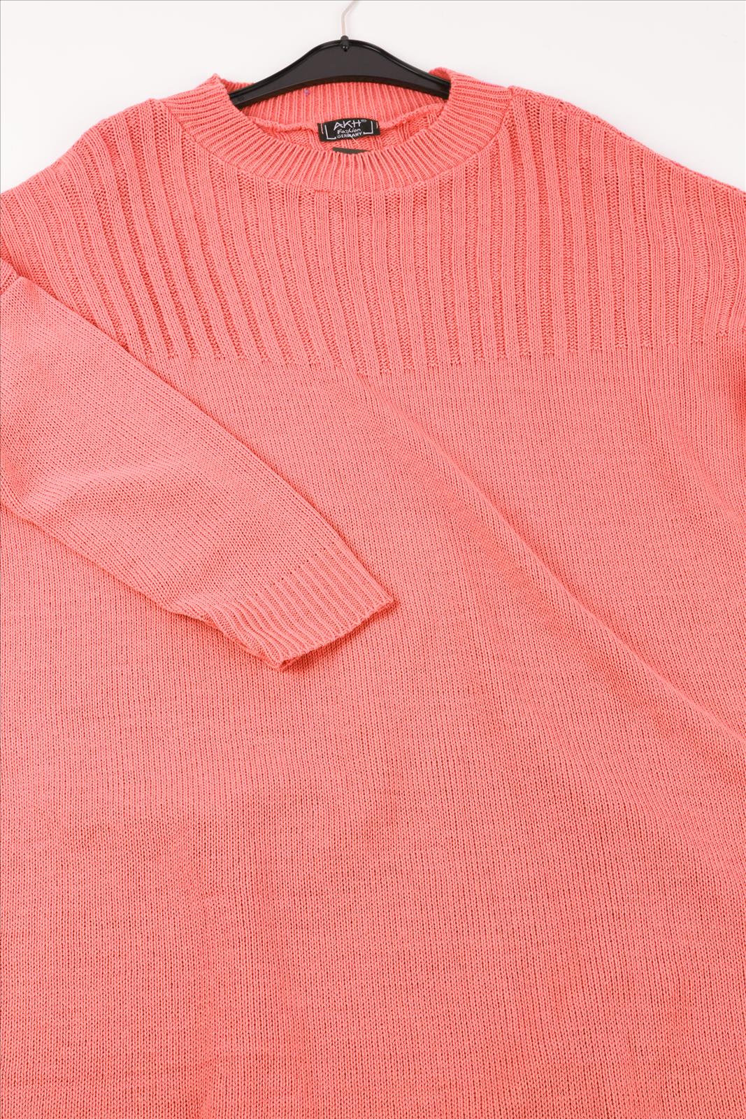 Everyday dress in a straight shape made of fine knit quality, knit in orange