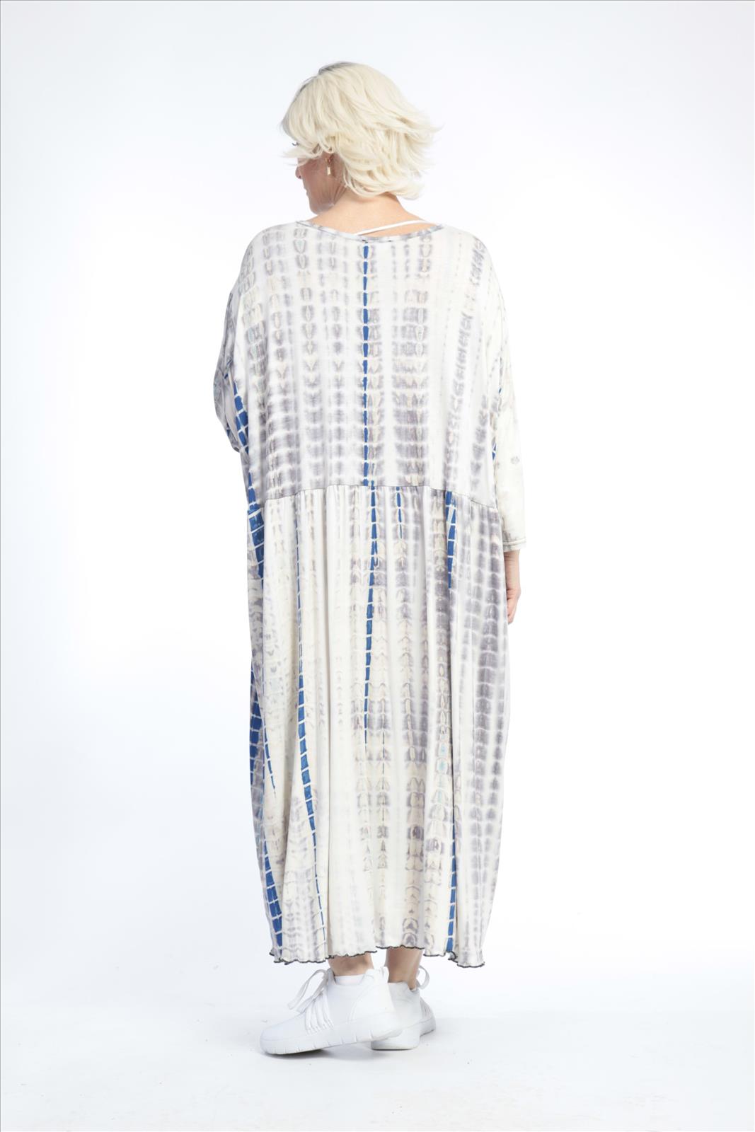 Summer dress in the shape of jersey quality, batik in taupe blue