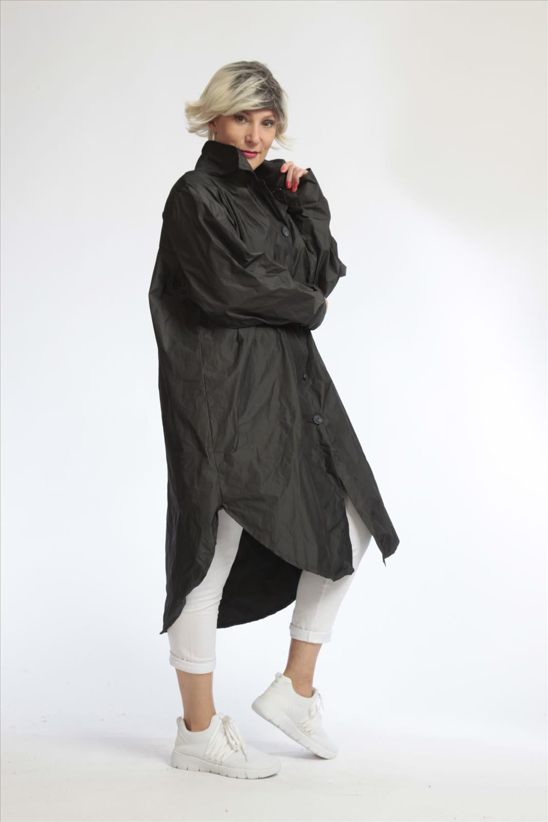 Summer blouse in a rounded shape made of fine memory taffeta quality, memory in black