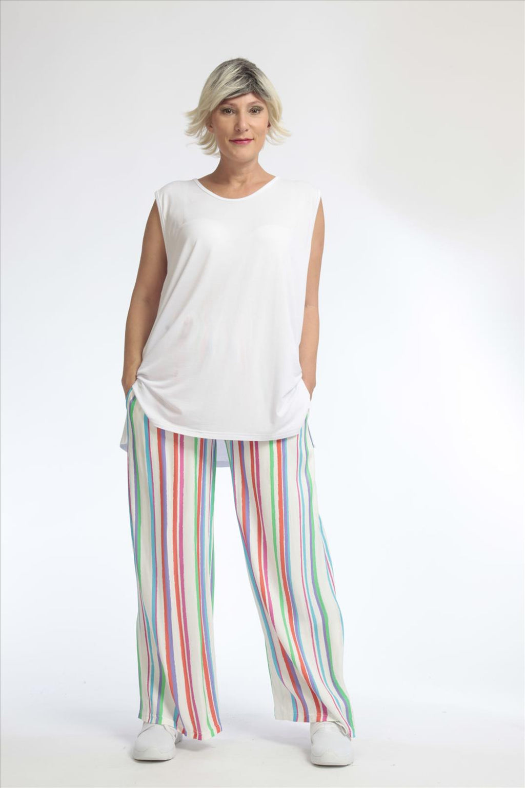 Summer trousers in a straight shape made of fine satin quality, Lainy in multicolor