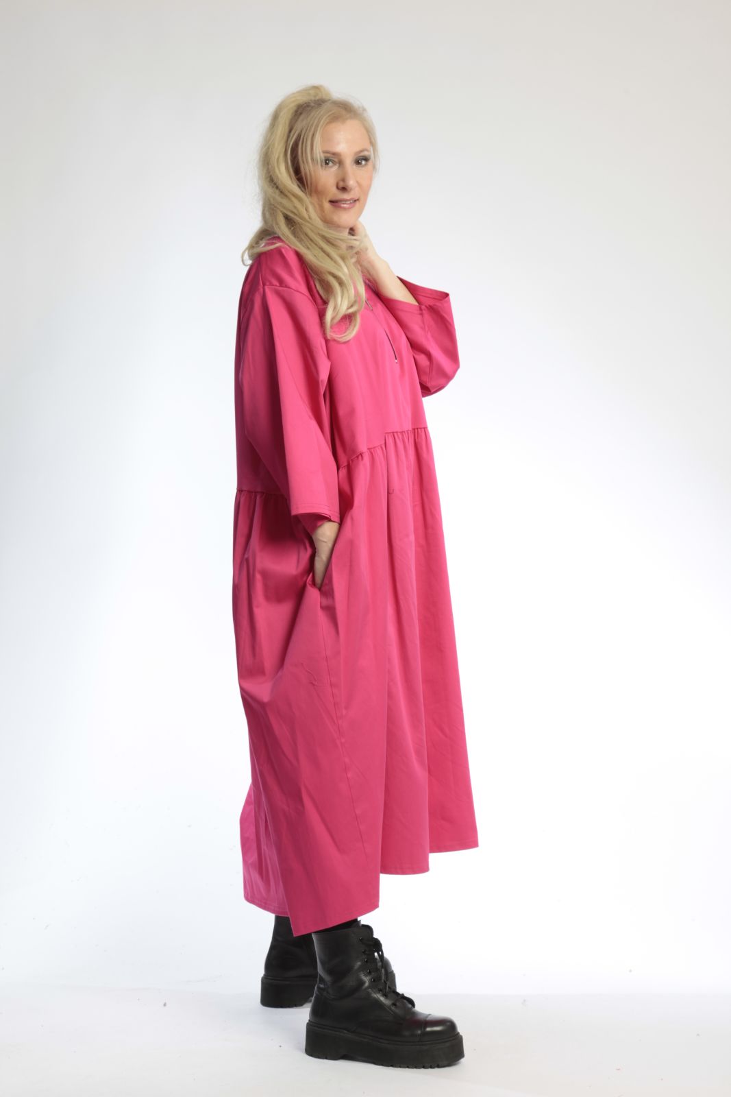 Everyday dress in the shape of satin quality, sateen in pink