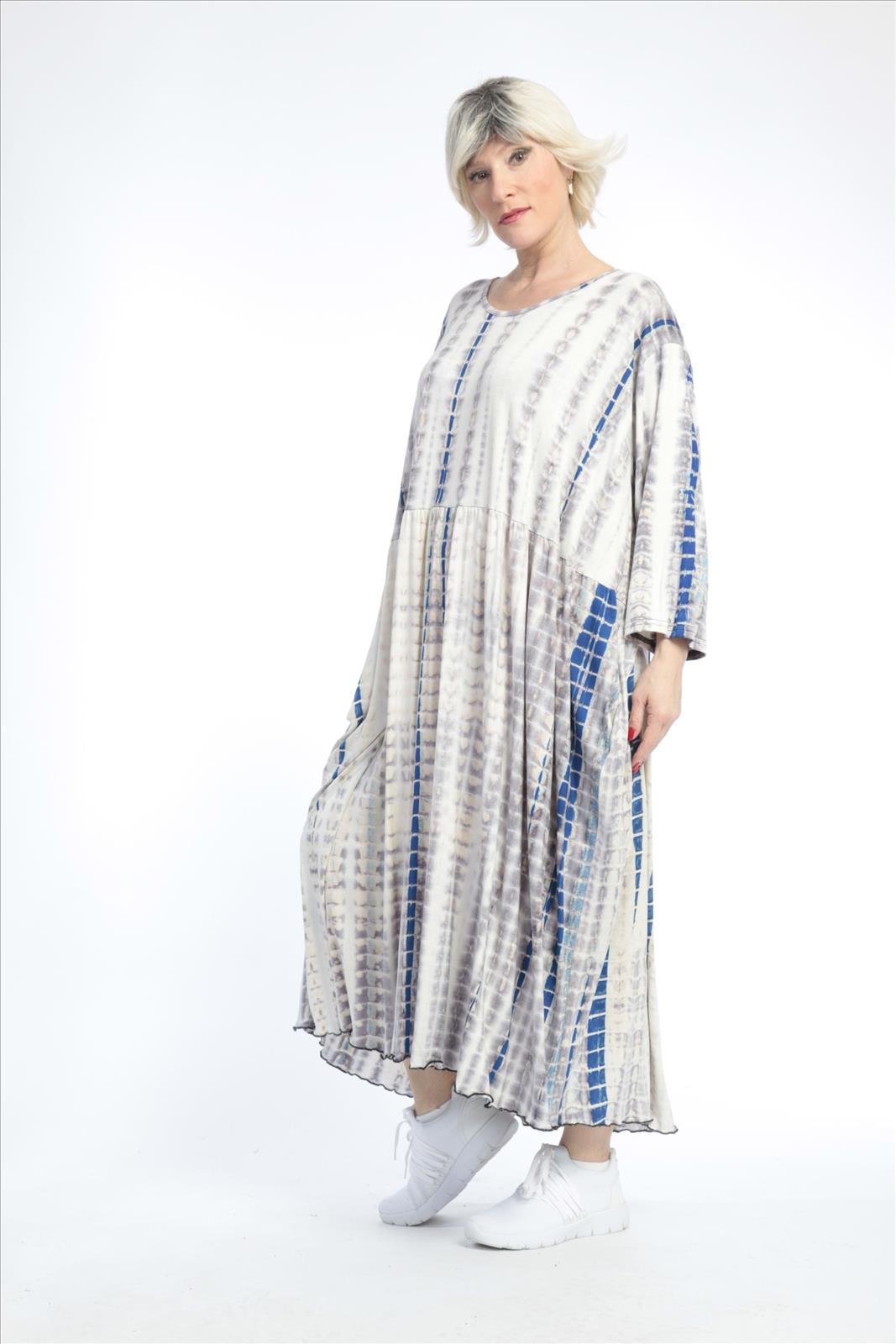 Summer dress in the shape of jersey quality, batik in taupe blue