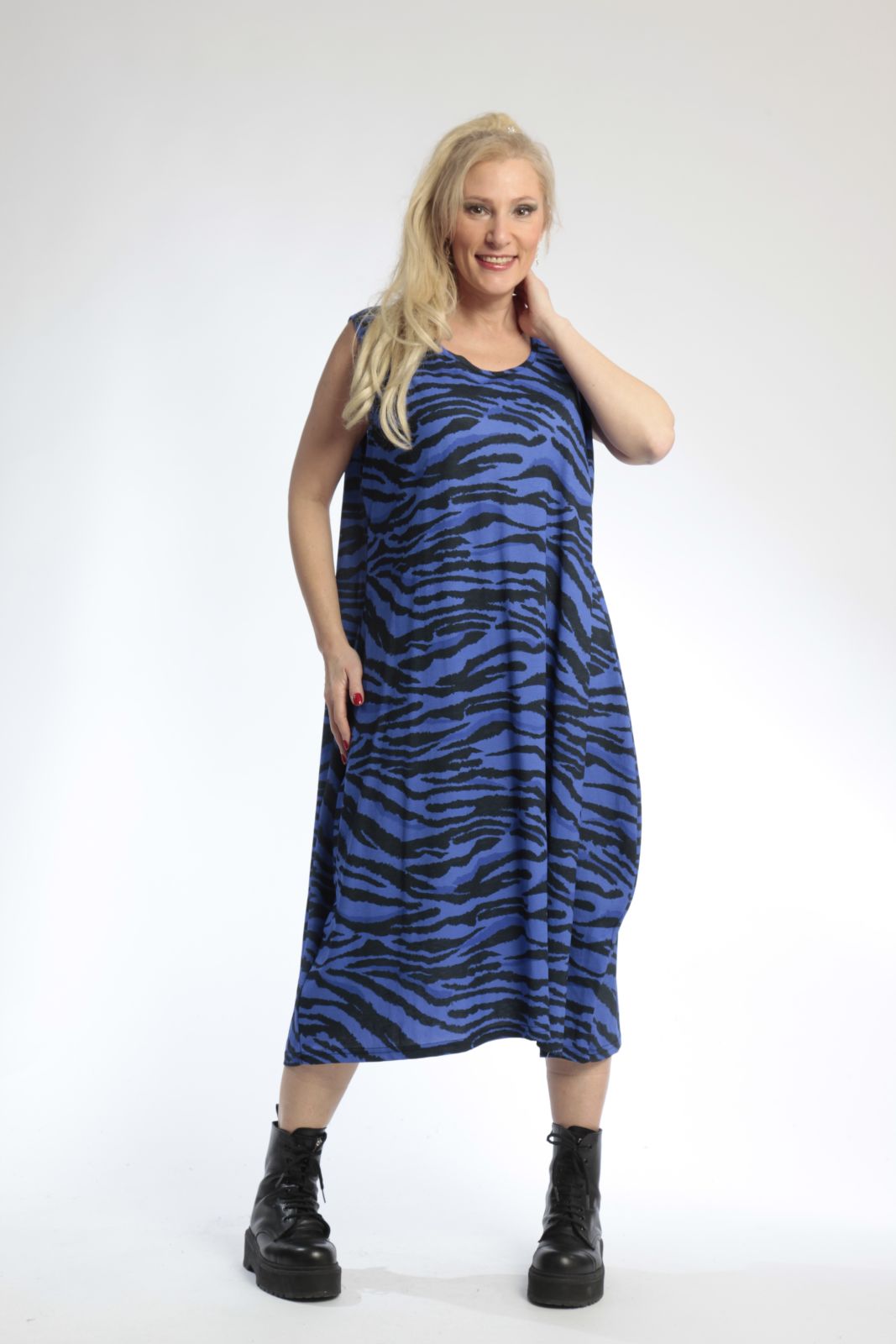 Sommer Kleid in Ballon Form aus luftiger Popeline Qualität, Lino in Royalblau-Schwarz