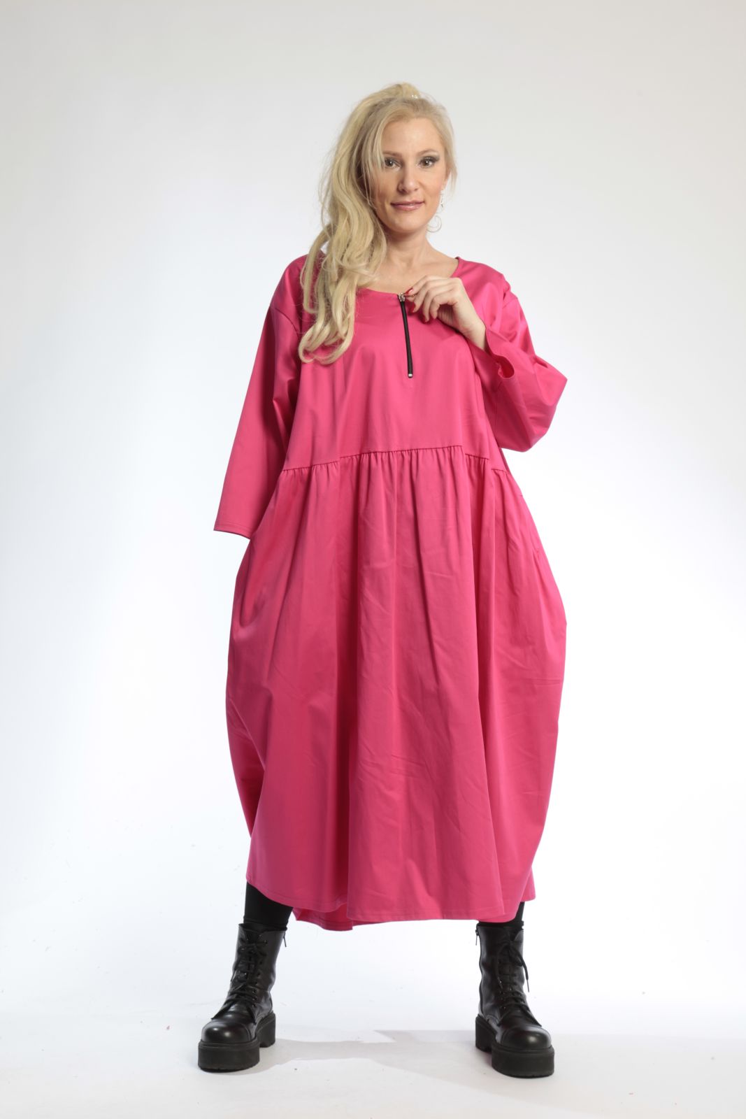 Everyday dress in the shape of satin quality, sateen in pink