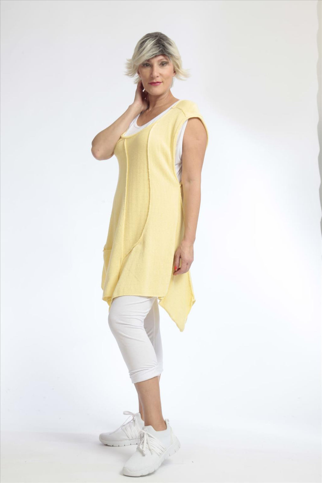 Summer top in a pointed shape made of fine knit quality, yellow