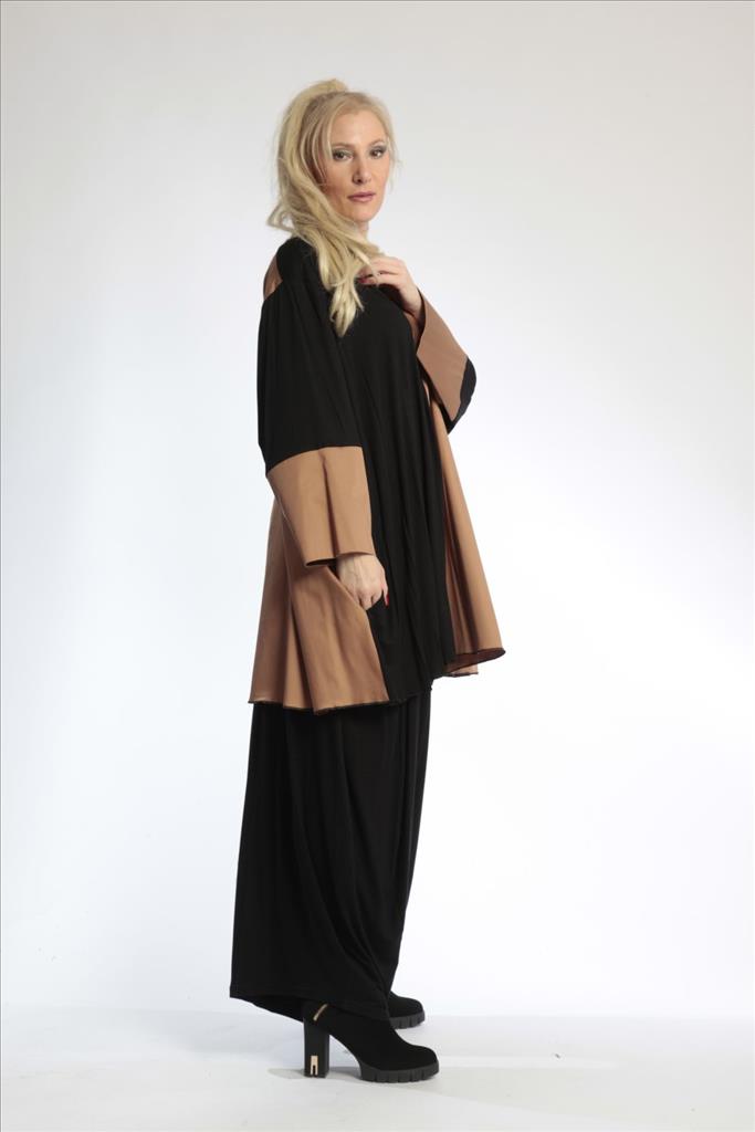 Everyday big shirt in A-shape made of jersey quality, sateen in black-cognac