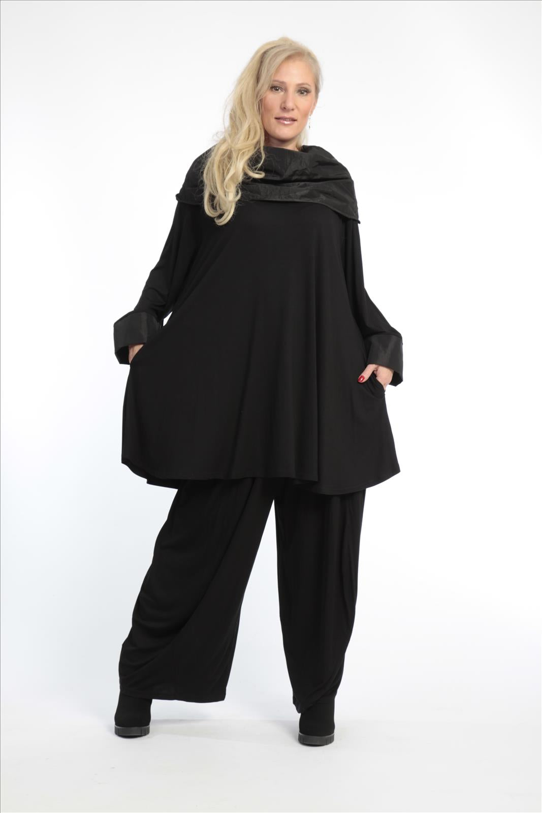 Everyday big shirt in A-shape made of taffeta quality, taffeta in black