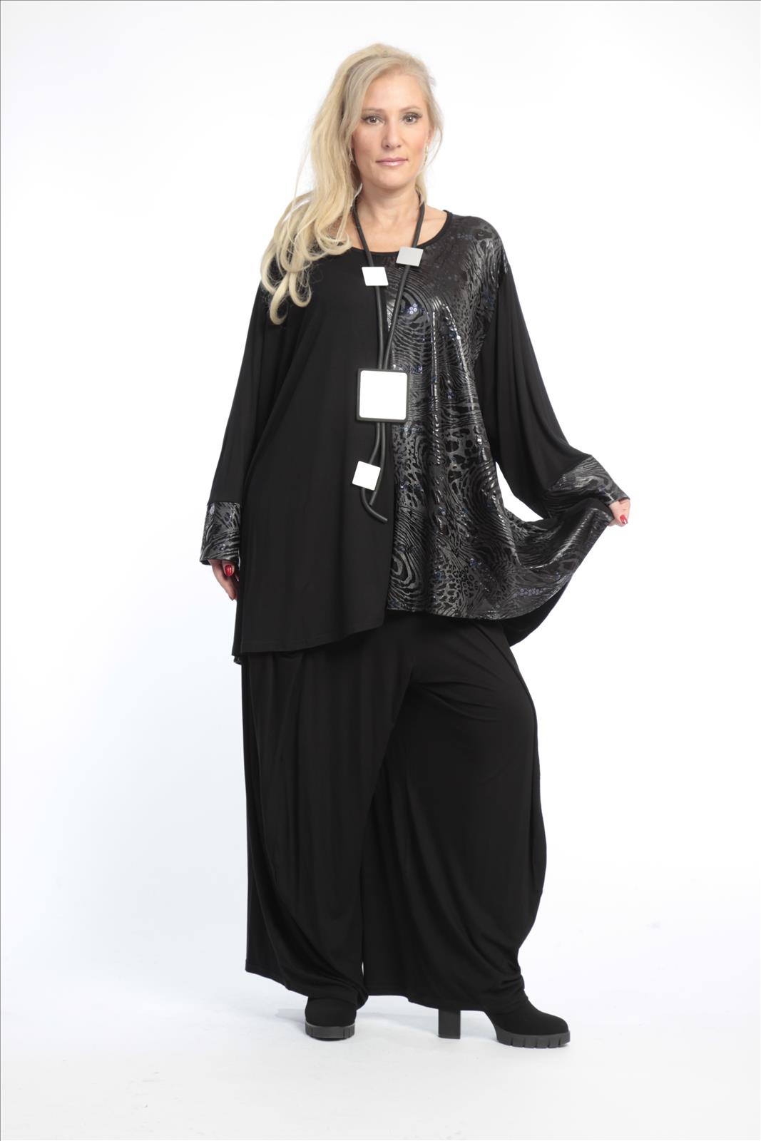 Winter big shirt in A-shape made of jersey quality, glitter leo in black