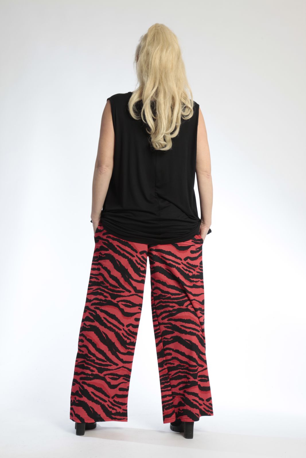 Summer trousers in a straight shape made of airy poplin quality, Lino in red-black