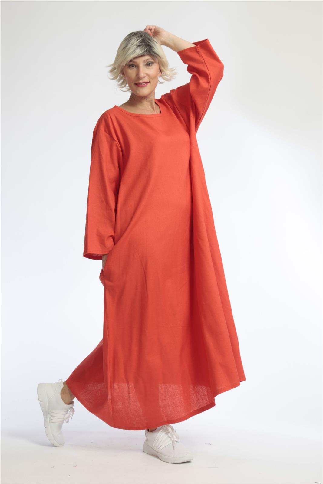 Summer dress in balloon shape made of fine linen look quality, Softy in red