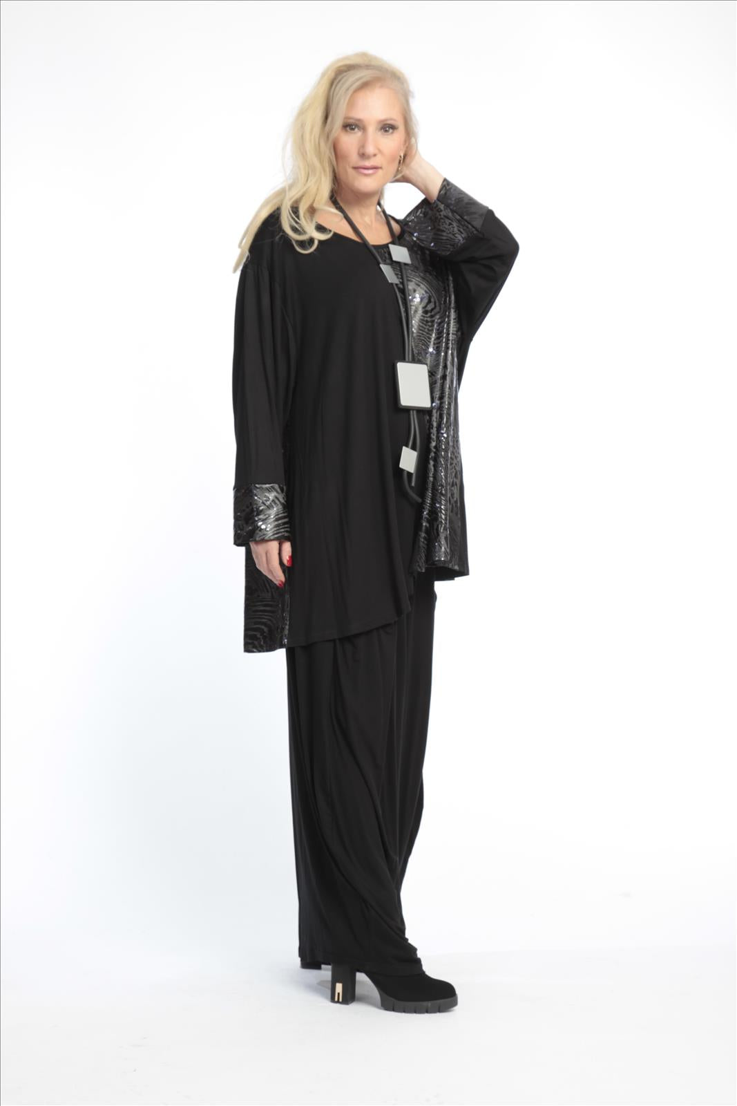 Winter big shirt in A-shape made of jersey quality, glitter leo in black