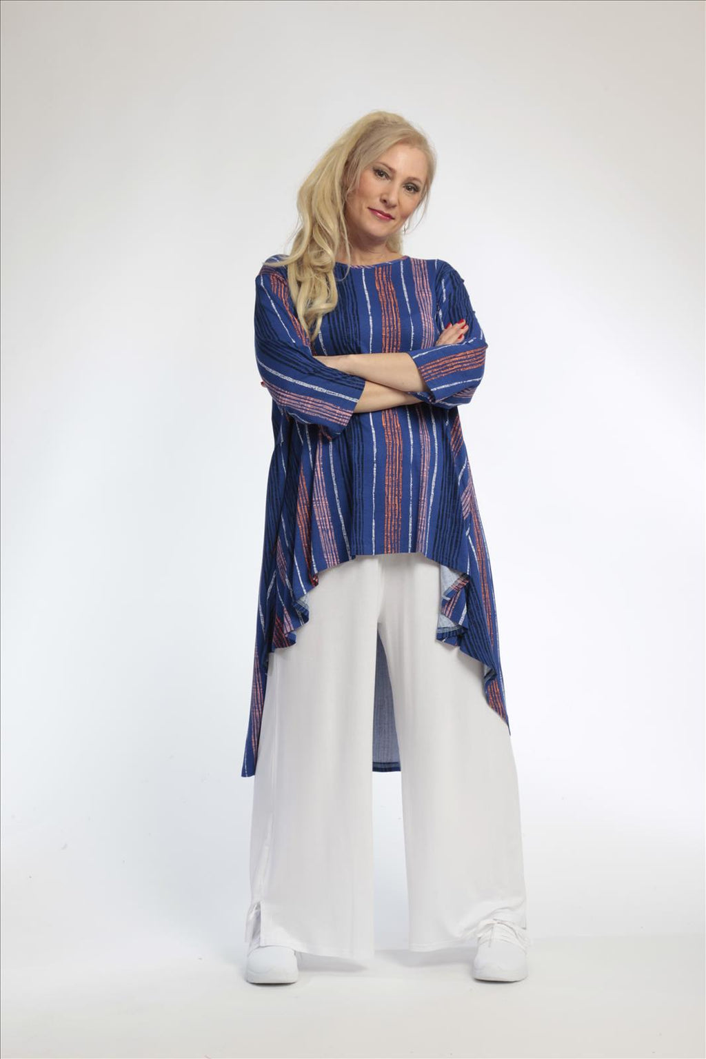 Sommer Shirt in Vokuhila Form aus weicher Jersey Qualität, Florida in Royalblau-Multi