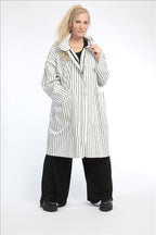 Sommer Jacke in gerader Form aus feiner Popeline Qualität, Rand in Weiß-Schwarz