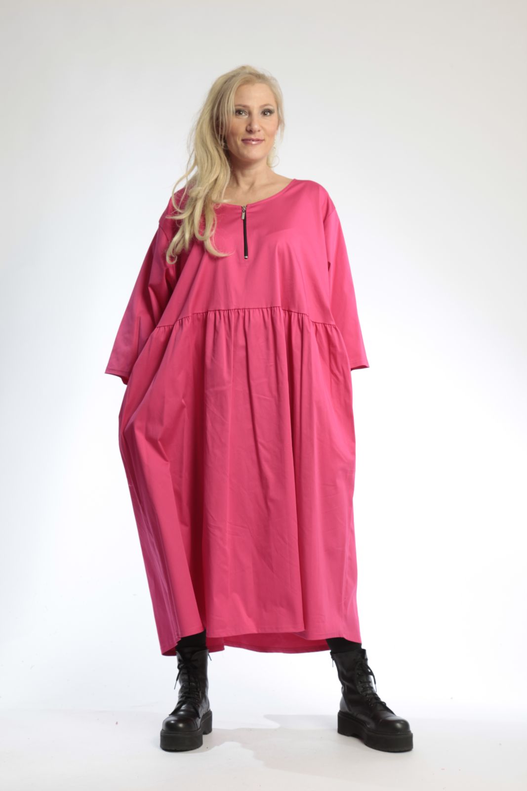 Everyday dress in the shape of satin quality, sateen in pink