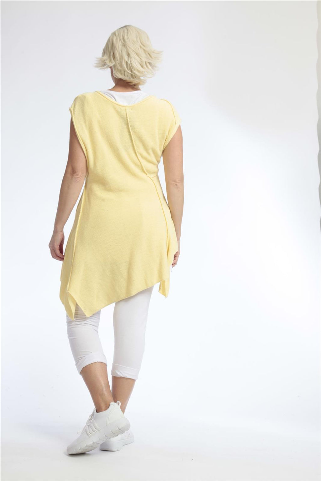 Summer top in a pointed shape made of fine knit quality, yellow