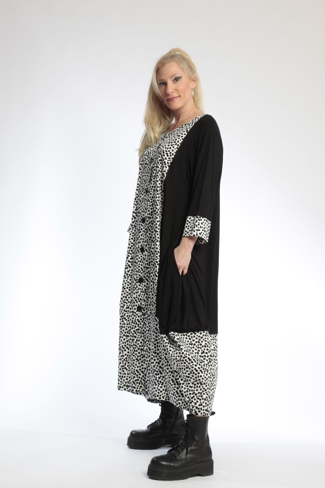 Summer coat in balloon shape made of jersey quality, Bon in black and white