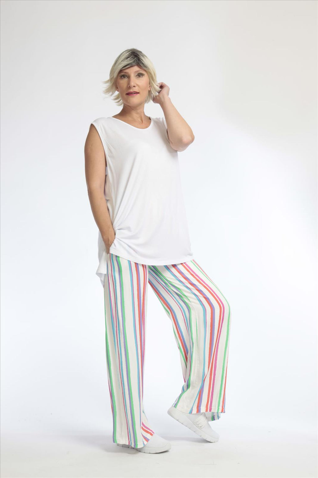 Summer trousers in a straight shape made of fine satin quality, Lainy in multicolor