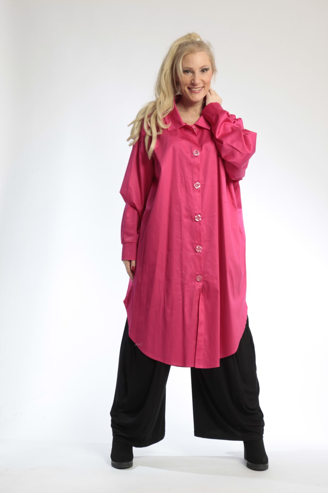 Everyday blouse in the shape of satin quality, sateen in pink