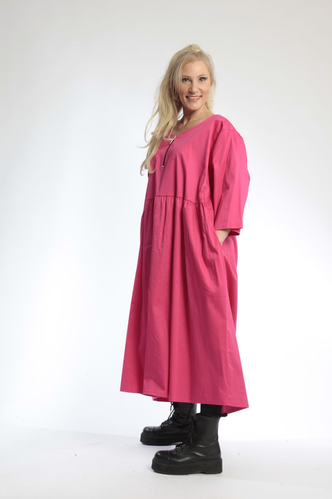 Everyday dress in the shape of satin quality, sateen in pink