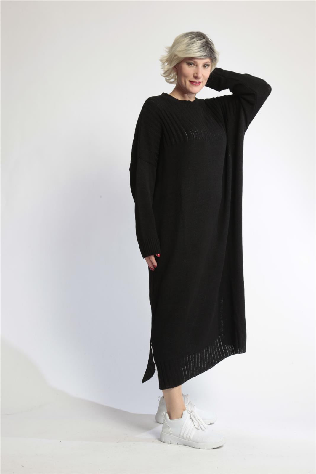 Alltags Kleid in gerader Form aus feiner Strick Qualität, Strick in Schwarz