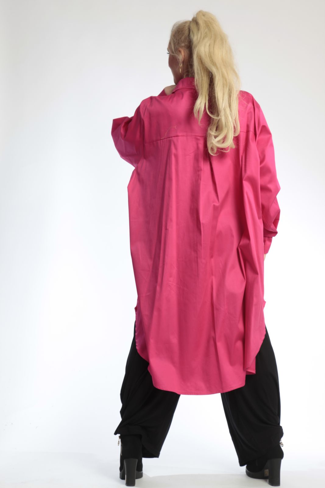 Everyday blouse in the shape of satin quality, sateen in pink