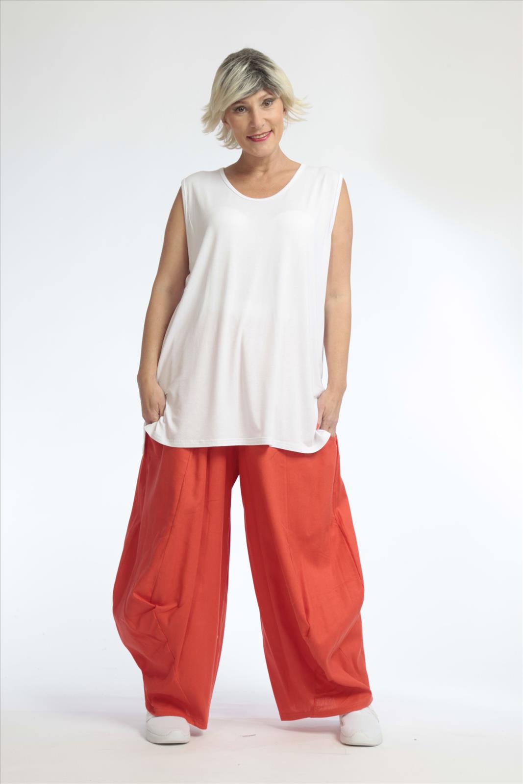 Summer trousers in balloon shape made of fine linen look quality, Softy in red