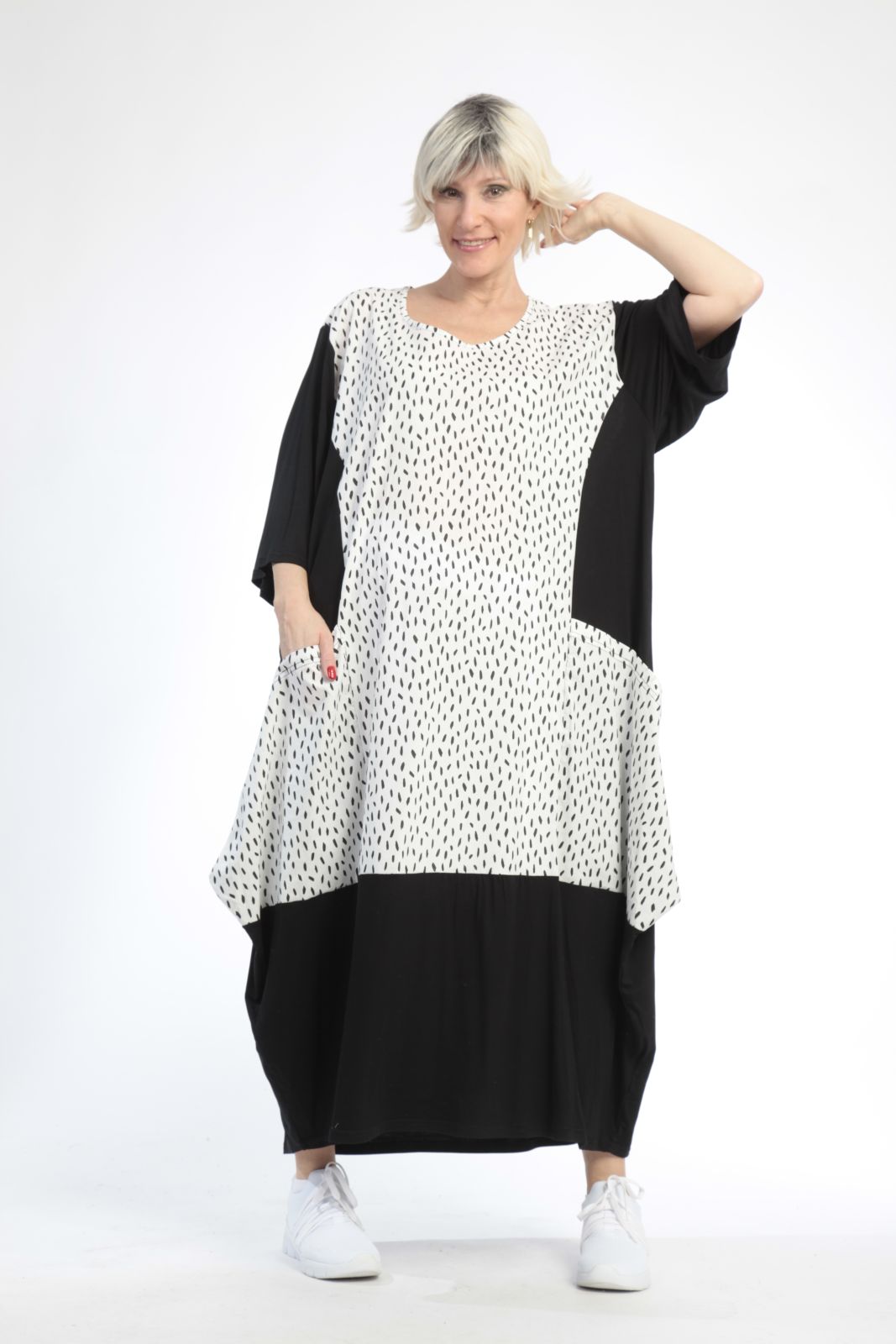 Summer dress in balloon shape made of airy poplin quality, Baali in black and white