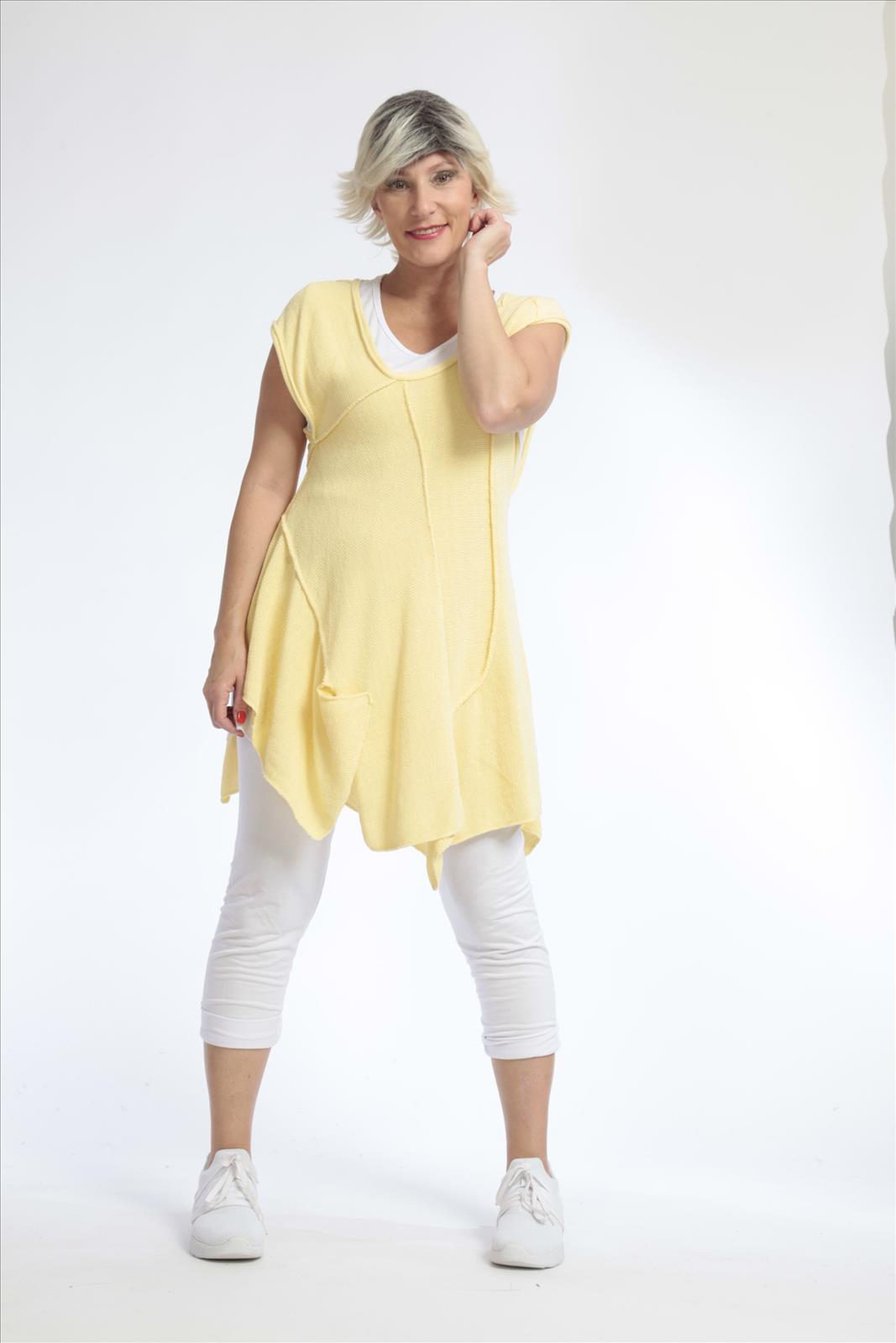 Summer top in a pointed shape made of fine knit quality, yellow