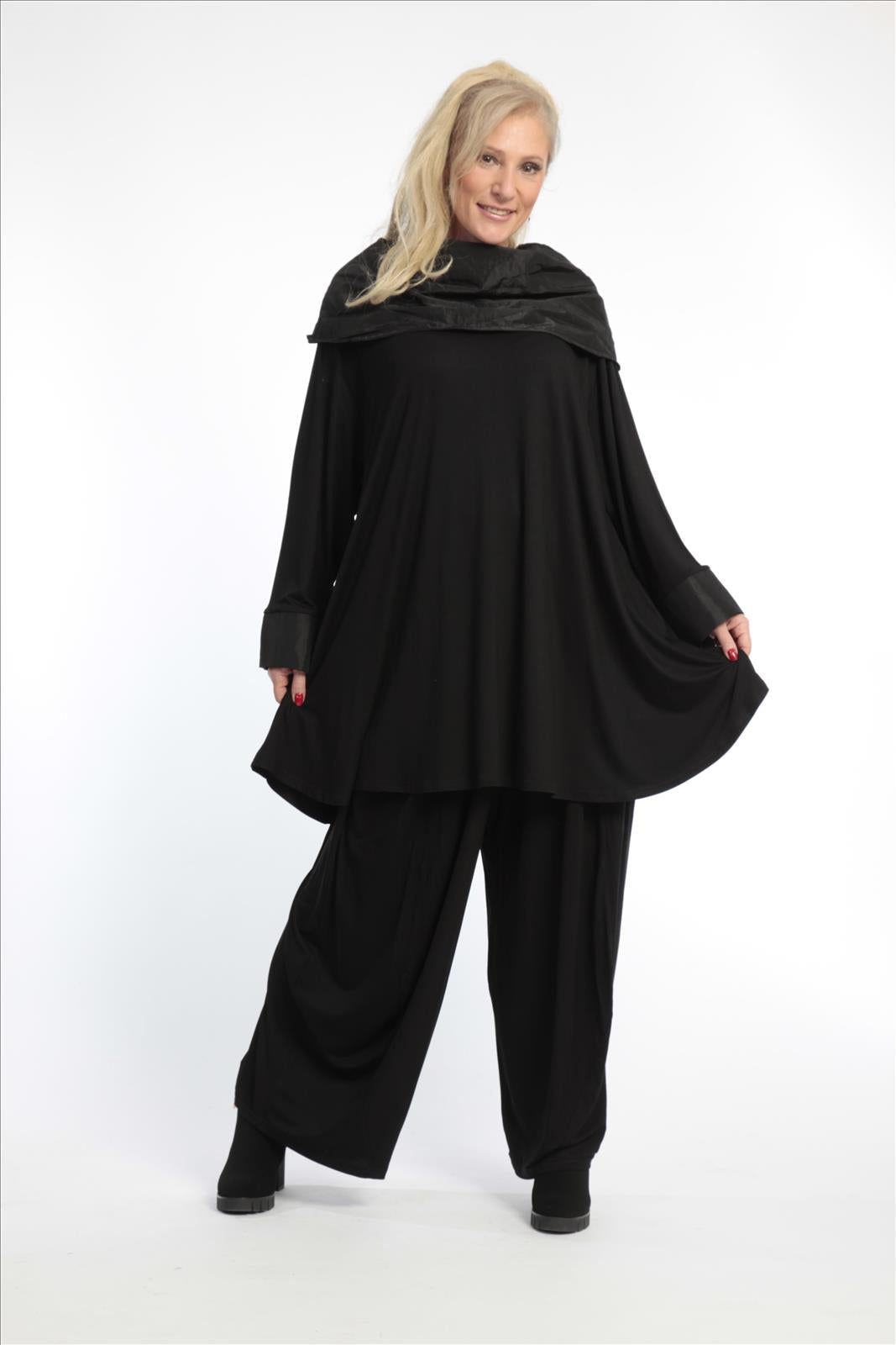 Everyday big shirt in A-shape made of taffeta quality, taffeta in black