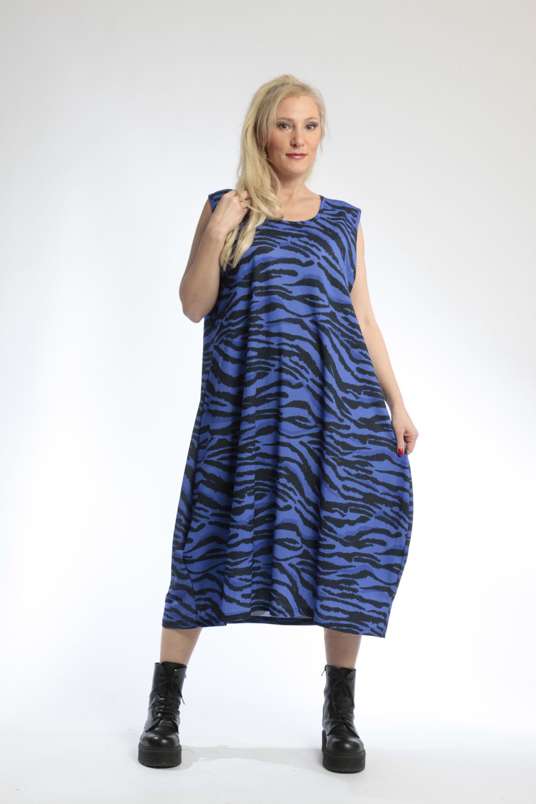 Sommer Kleid in Ballon Form aus luftiger Popeline Qualität, Lino in Royalblau-Schwarz