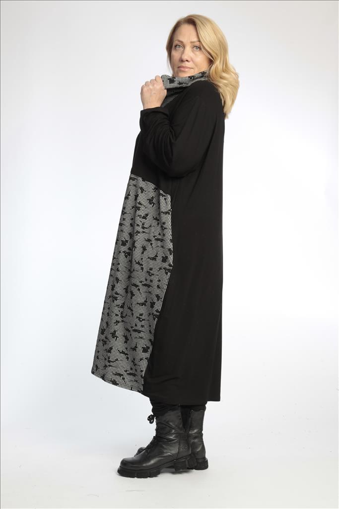 Winter dress in balloon shape made of smooth jacquard quality, looks in black and white