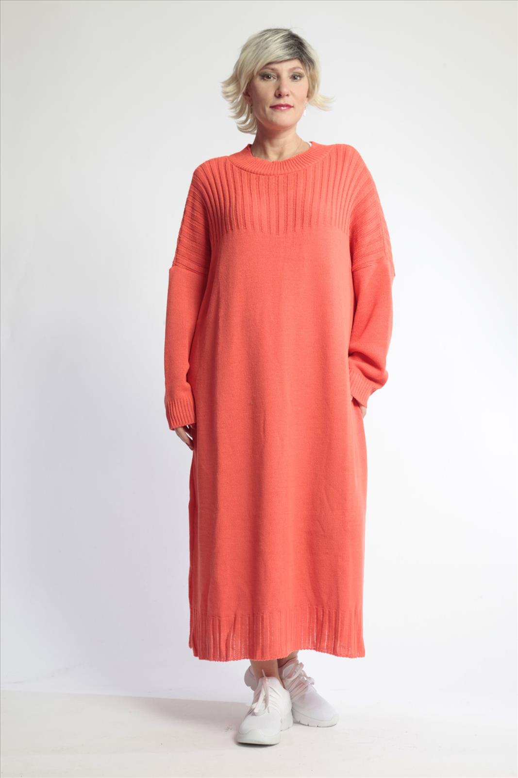 Alltags Kleid in gerader Form aus feiner Strick Qualität, Strick in Orange