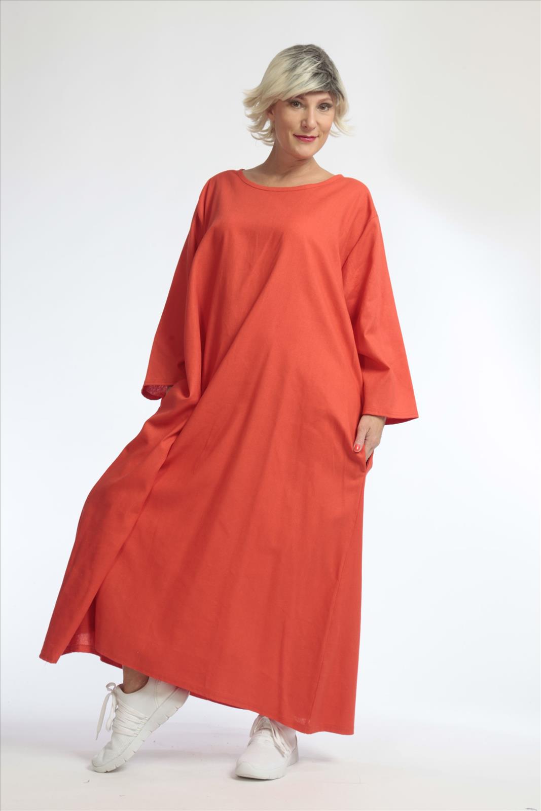 Summer dress in balloon shape made of fine linen look quality, Softy in red